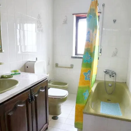 Family House With Sea View In בית נופש אה דוס קונהאדוס