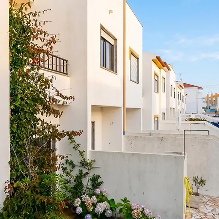 Family House With Sea View In A dos Cunhados