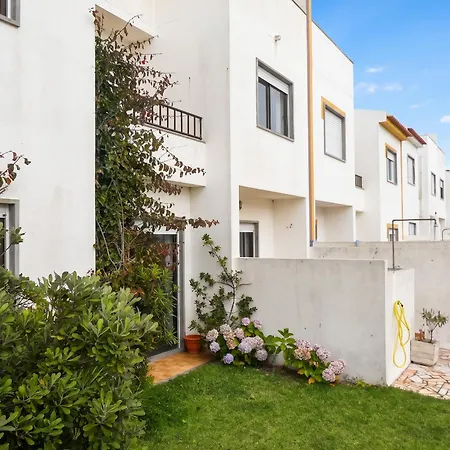 Family House With Sea View In * A dos Cunhados