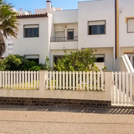 Nyaraló Family House With Sea View In A dos Cunhados